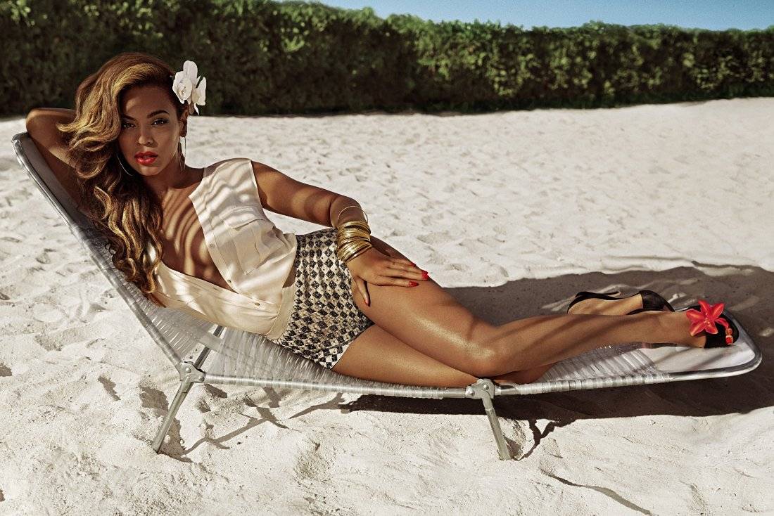 Beyonce In Swimsuit - Poster | Canvas Wall Art Print