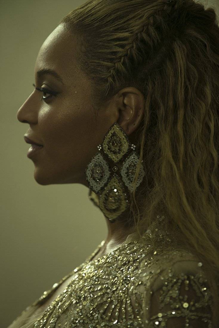 Beyonce In Gold - Poster | Canvas Wall Art Print