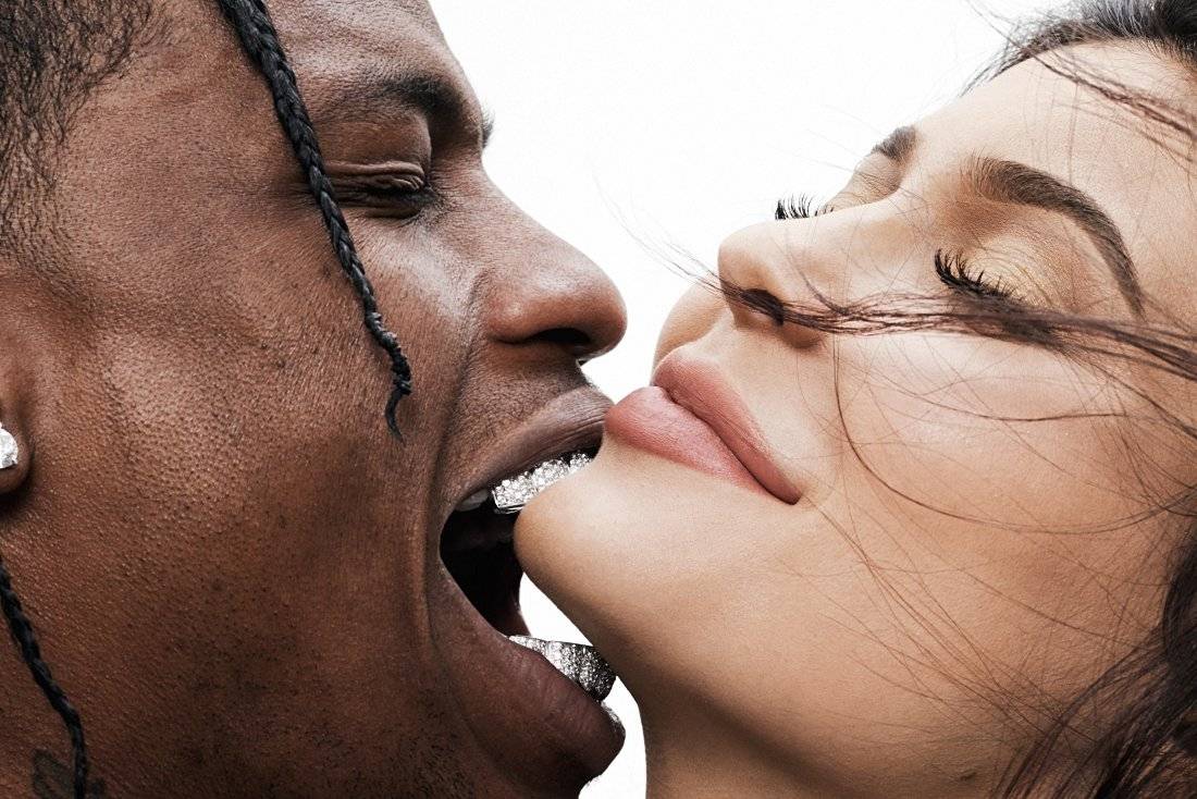 Kylie Jenner And Travis Scott Love - Poster | Canvas Wall Art Print