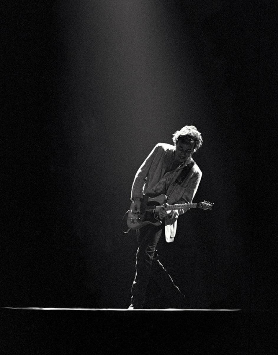 Bruce Springsteen In The Spotlight - Poster | Canvas Wall Art Print