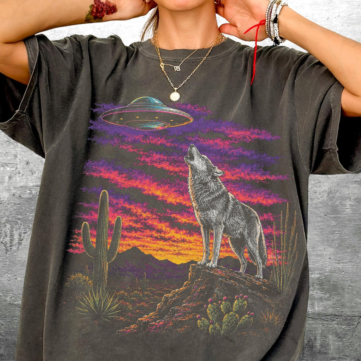 Vintage Howling Wolf Shirt Flying Saucer Meme Oversize Womens Mens Comfort Colors Tshirt