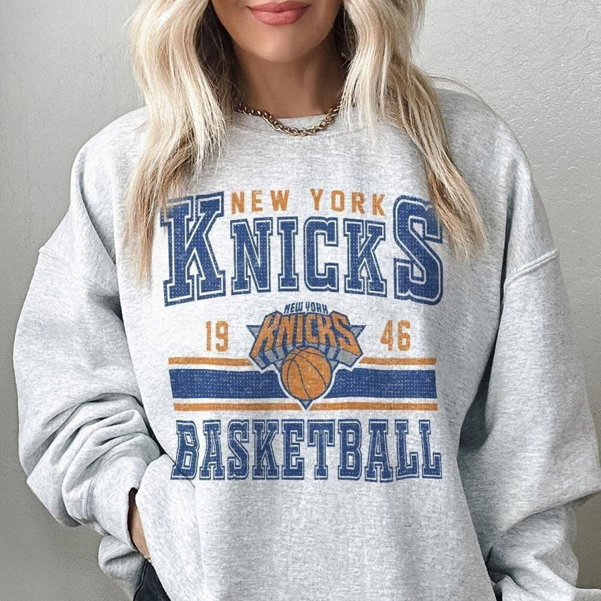 New York Knicks Vintage Sweatshirt Retro Basketball 90s Graphic Tee NYC Hoops Crewneck Unisex