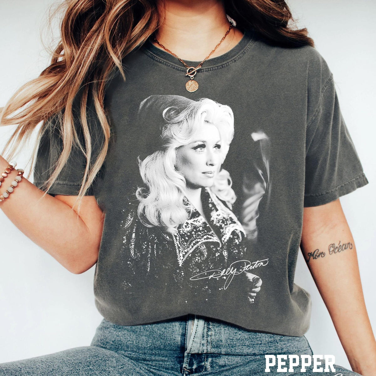 Dolly Parton TShirt Vintage Signature Graphic Retro Country Music Tee Dollywood Fan Gift