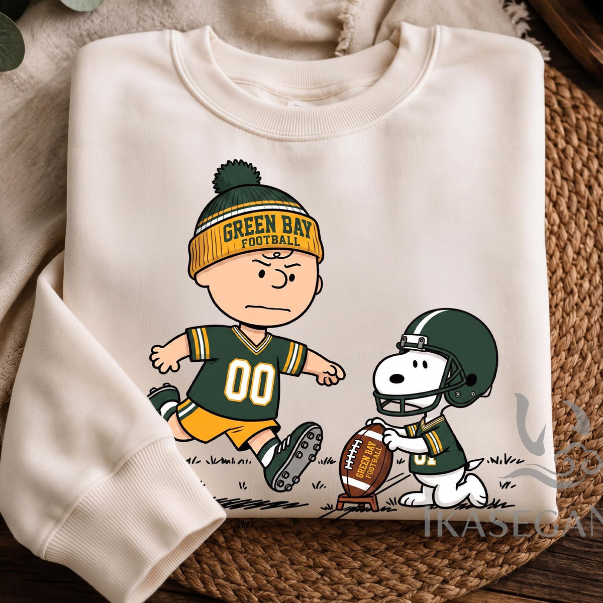 Comfort Colors Green Bay Football Snoopy Charlie Brown Shirt Women, Kicking Football Game Day Fan Graphic Tee, Gift for Her Aesthetic
