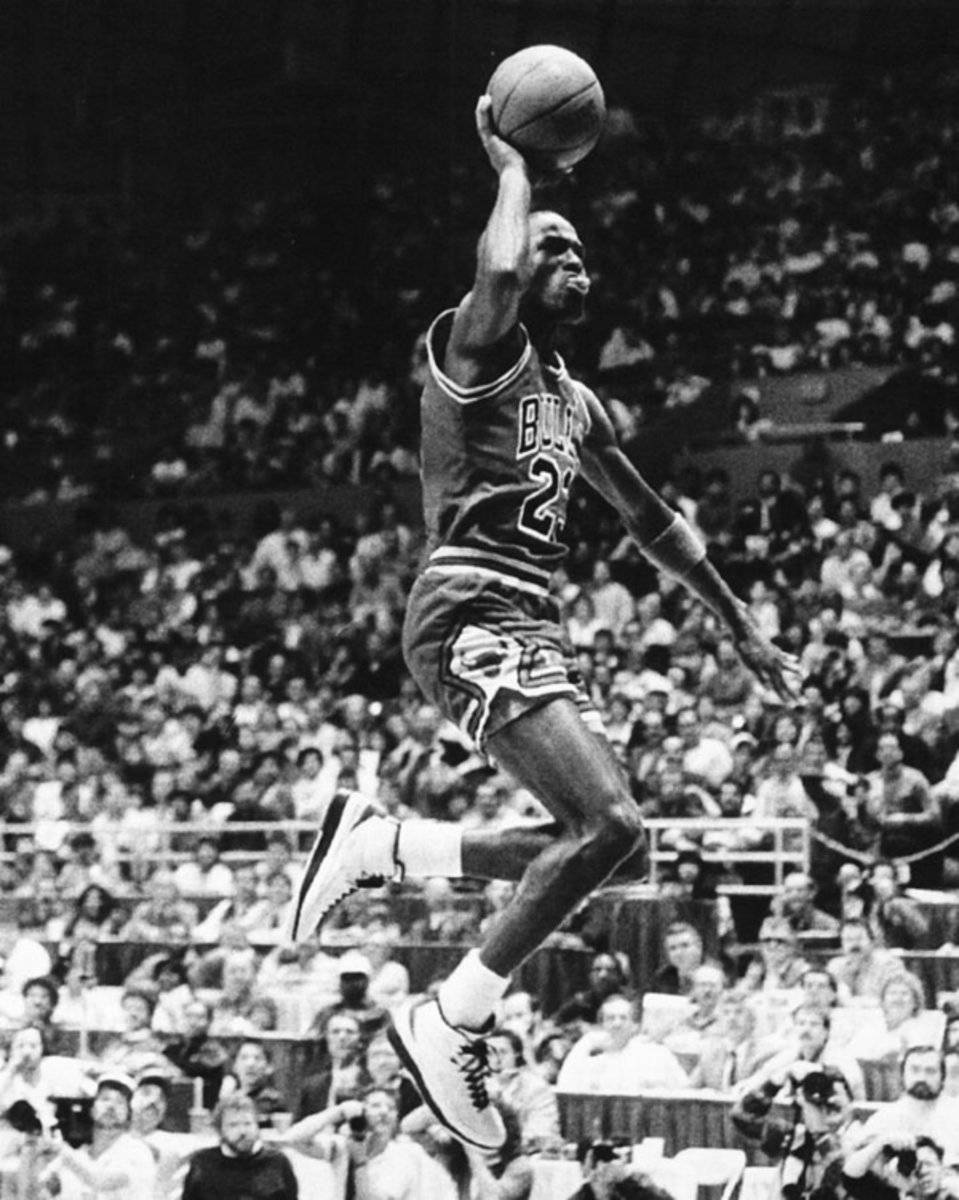Michael Jordan Gliding - Poster | Canvas Wall Art Print