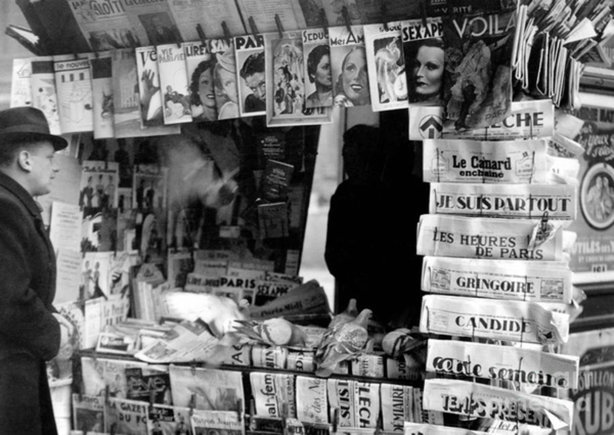 Newspaper Kiosk In Paris In The Thirties - Poster | Canvas Wall Art Print