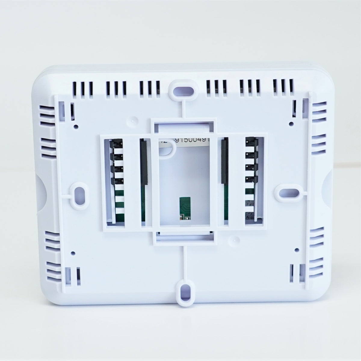 Robertshaw RS9110T Programmable Wall Thermostat 1 Heat 1 Cool Touchscreen