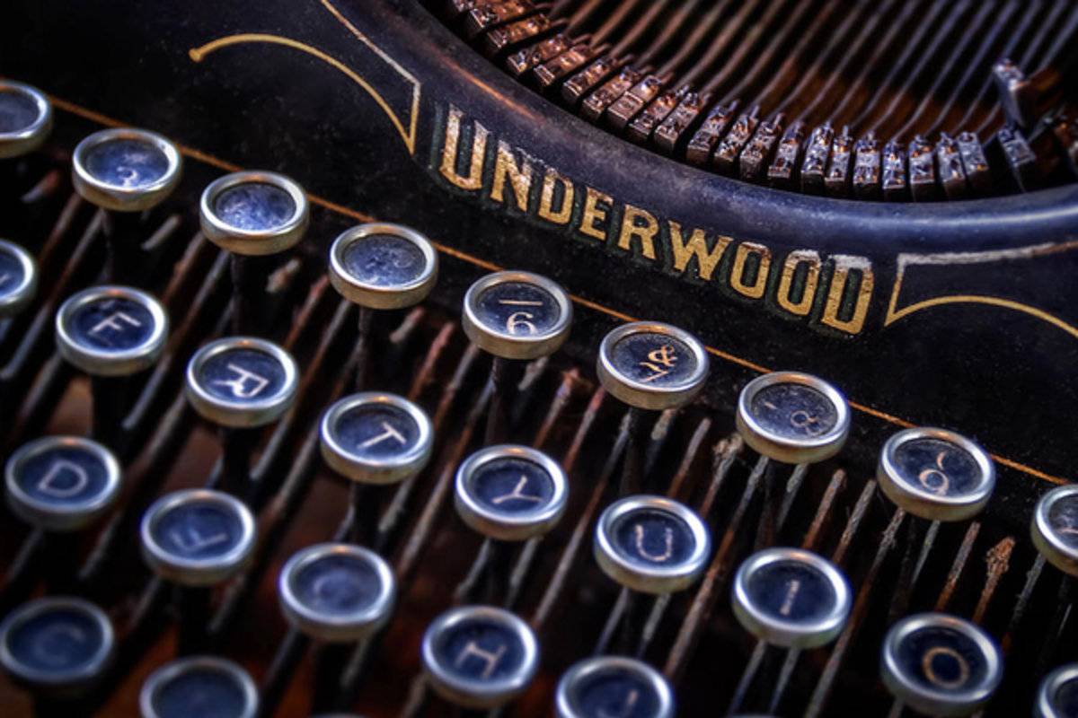 Vintage Typewriter 2 - Poster | Canvas Wall Art Print